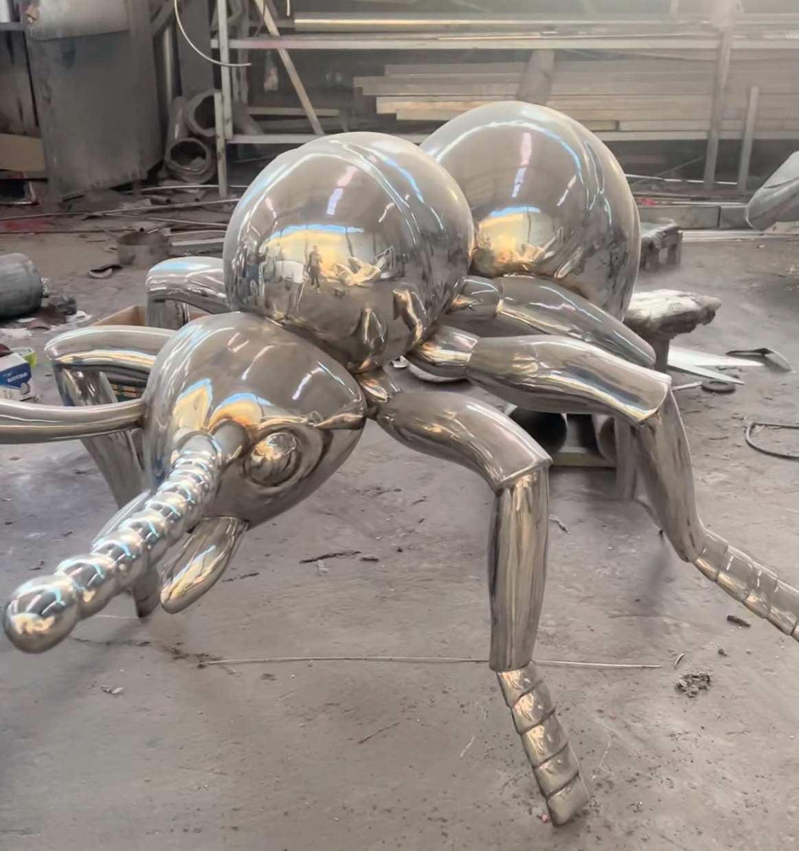 不锈钢蚂蚁雕塑