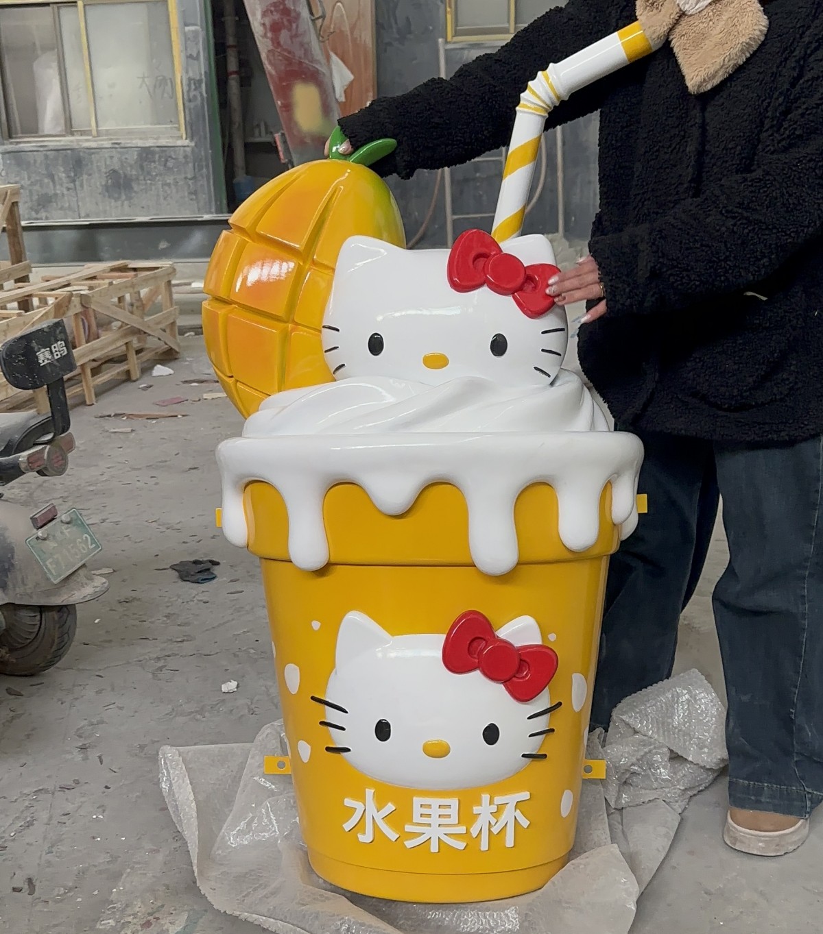 水果杯奶茶店门头雕塑